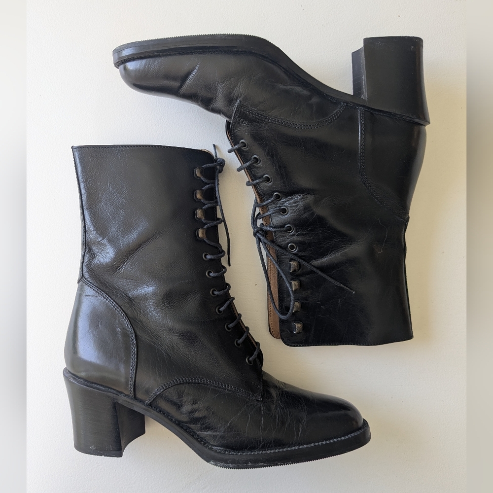 IDEA Vintage Lace Up Boots